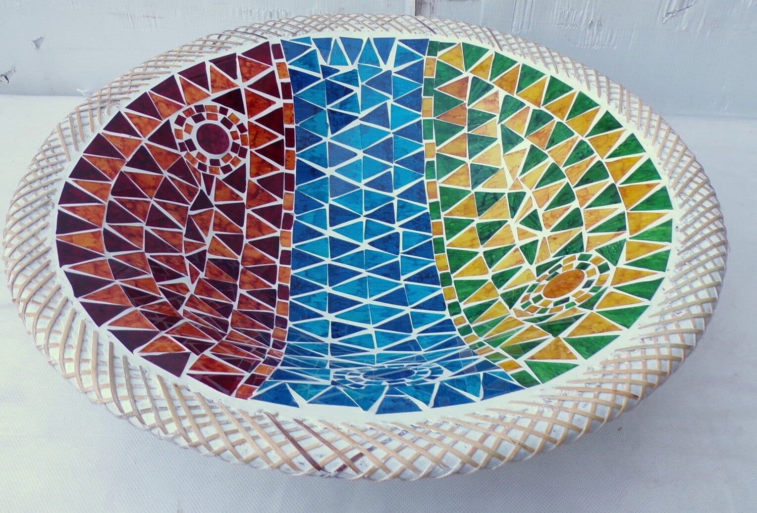 Centrotavola o svuotatasca artigianale in mosaico di vetro  cm 44x12 diametro multicolor idea regalo - 2