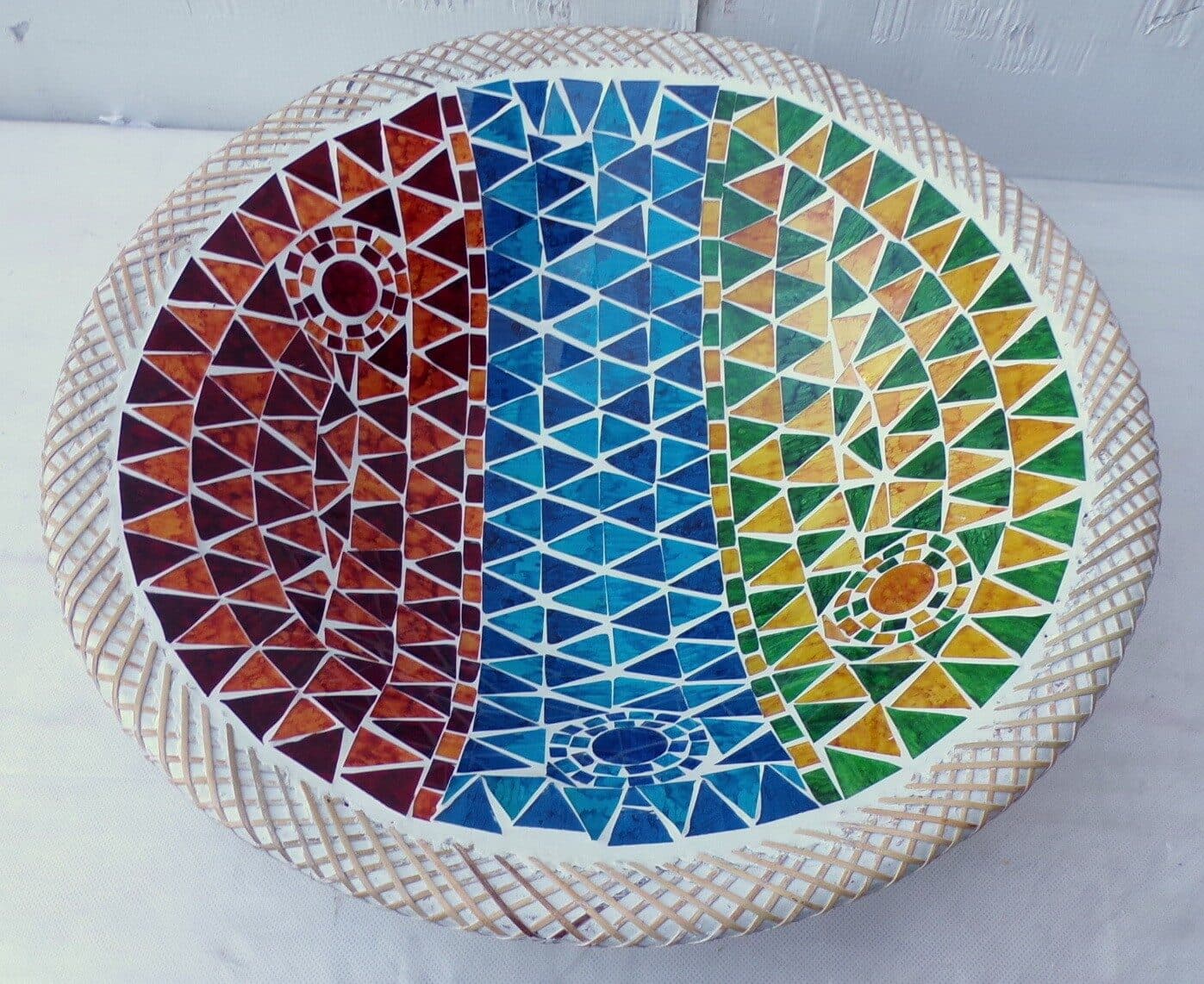Centrotavola o svuotatasca artigianale in mosaico di vetro  cm 44x12 diametro multicolor idea regalo - 3