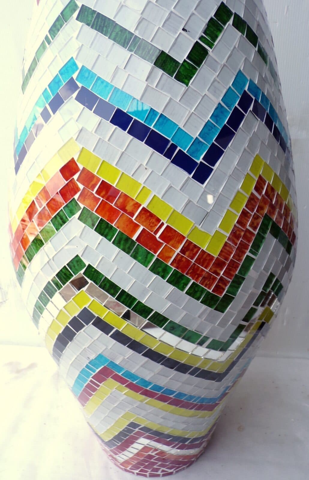 Vaso in ceramica e mosaico di vetro design tipo "missoni" realizzato  a mano cm 30x80 - 3