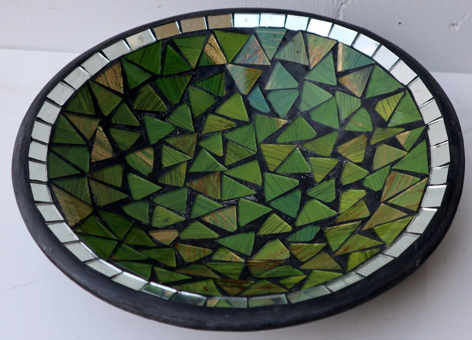 Centrotavola o svuotatasca artigianale in mosaico di vetro  di color verde  cm 30x10 idea regalo - 2