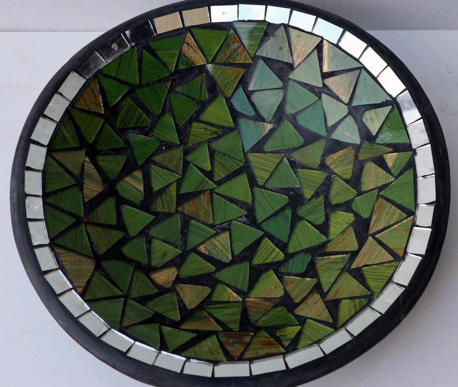 Centrotavola o svuotatasca artigianale in mosaico di vetro  di color verde  cm 30x10 idea regalo - 3
