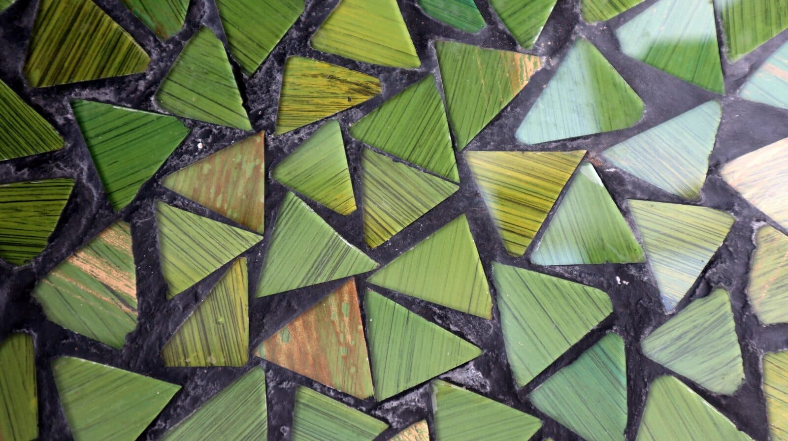 Centrotavola o svuotatasca artigianale in mosaico di vetro  di color verde  cm 30x10 idea regalo - 4