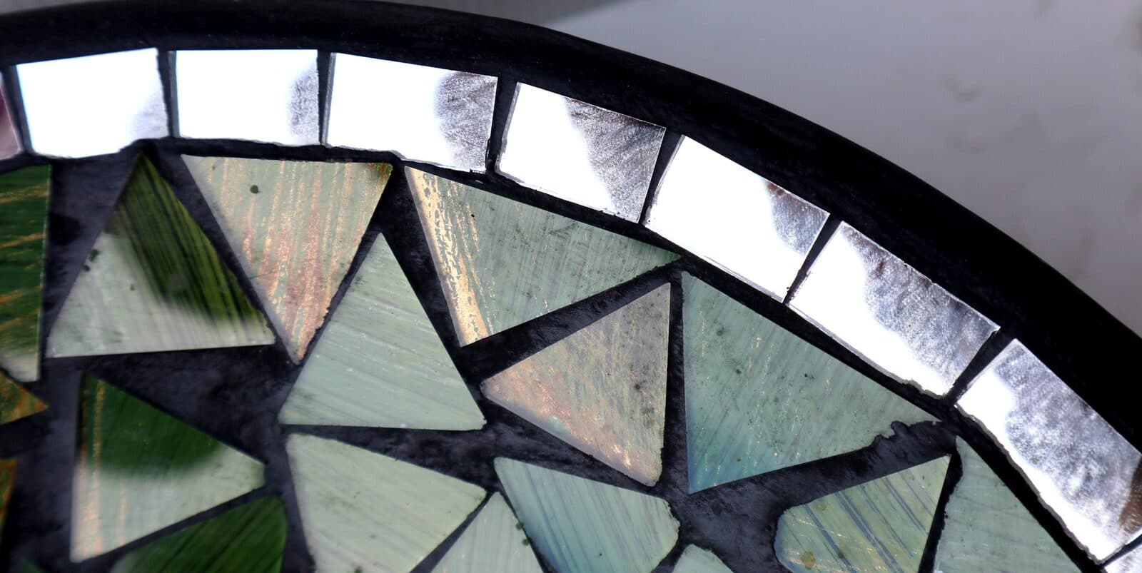 Centrotavola o svuotatasca artigianale in mosaico di vetro  di color verde  cm 30x10 idea regalo - 6