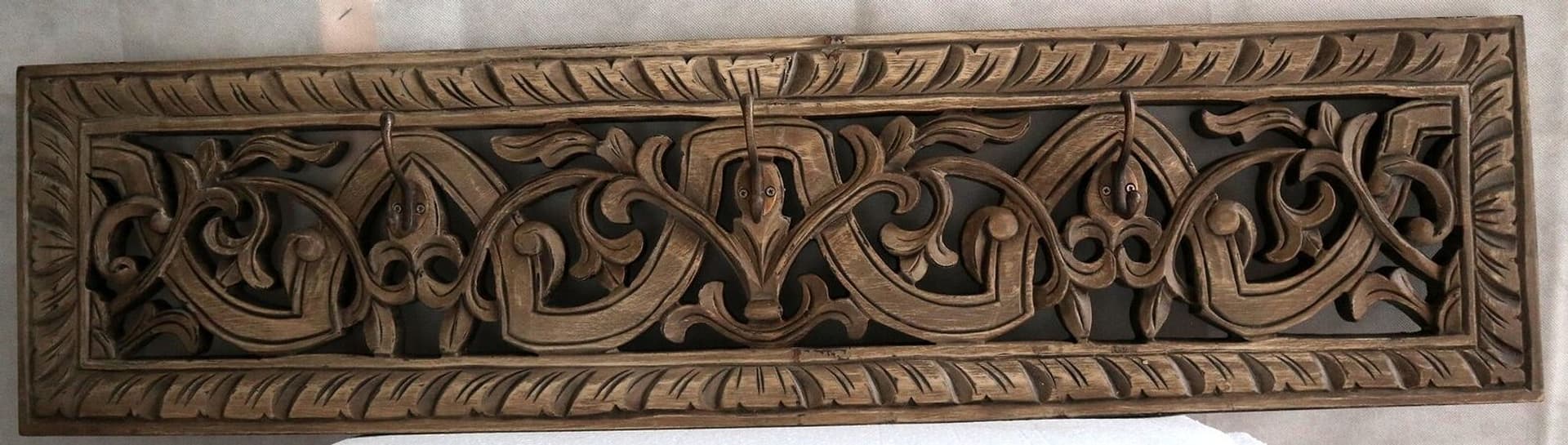 Attaccapanni da muro  in legno intarsiato  a 3 ganci artgianale cm 100x25x2,5 naturale - 2