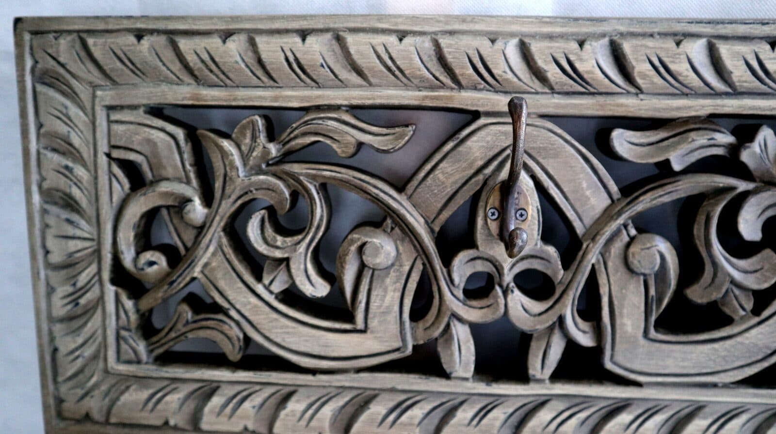 Attaccapanni da muro  in legno intarsiato  a 3 ganci artgianale cm 100x25x2,5 naturale - 3