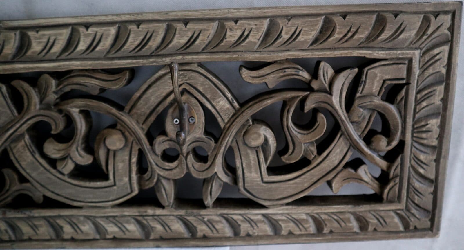 Attaccapanni da muro  in legno intarsiato  a 3 ganci artgianale cm 100x25x2,5 naturale - 5