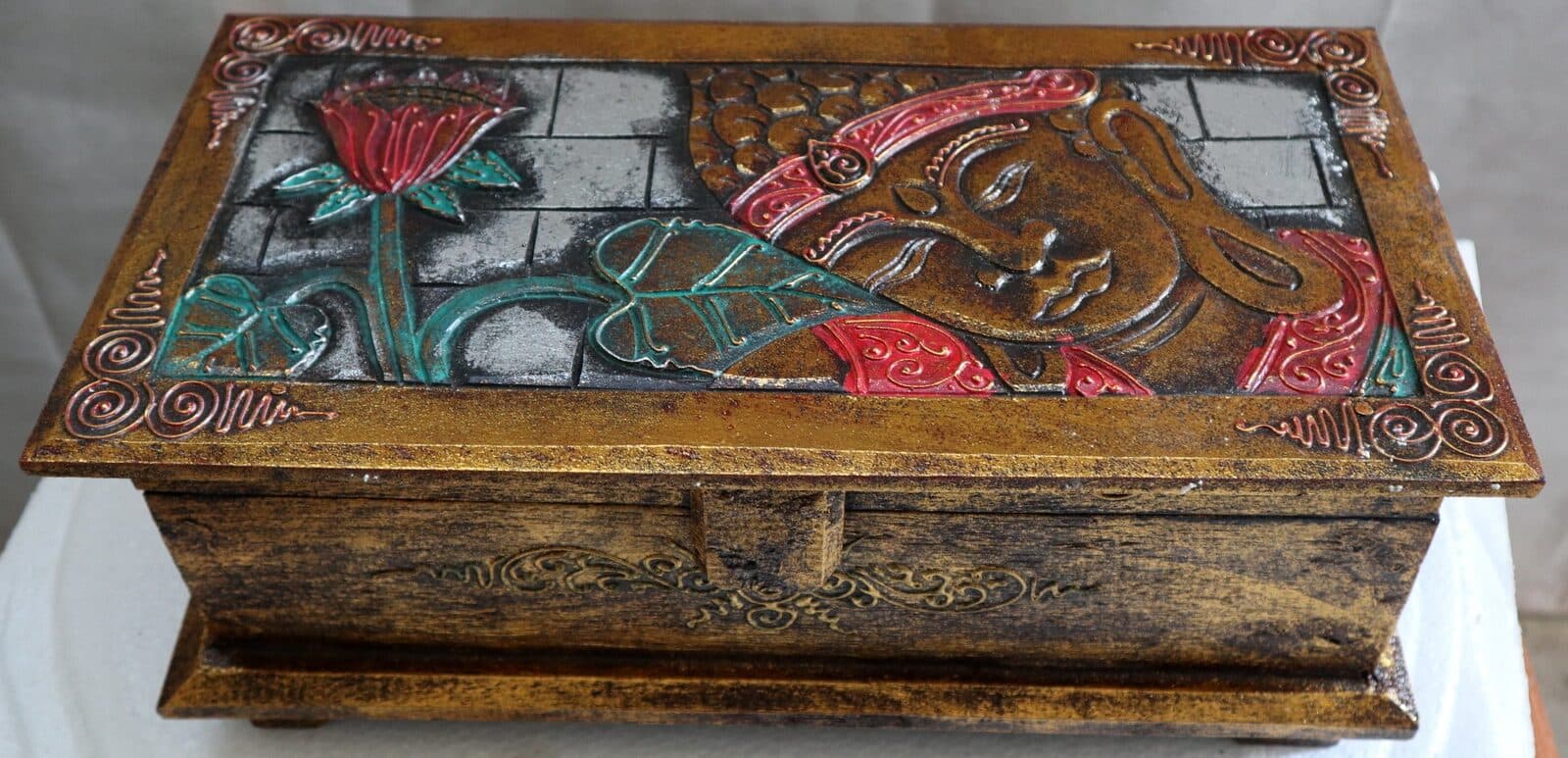 Baule cassapanca in legno di Albesia con volto di Buddha color argento sfondo oro cm 40x20x17 new - 2