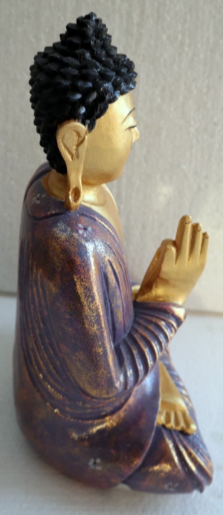Buddha scultura il legno massello noce indiano o suar  cm 24x12x32h viola  e oro con fiori statua n 2 - 3