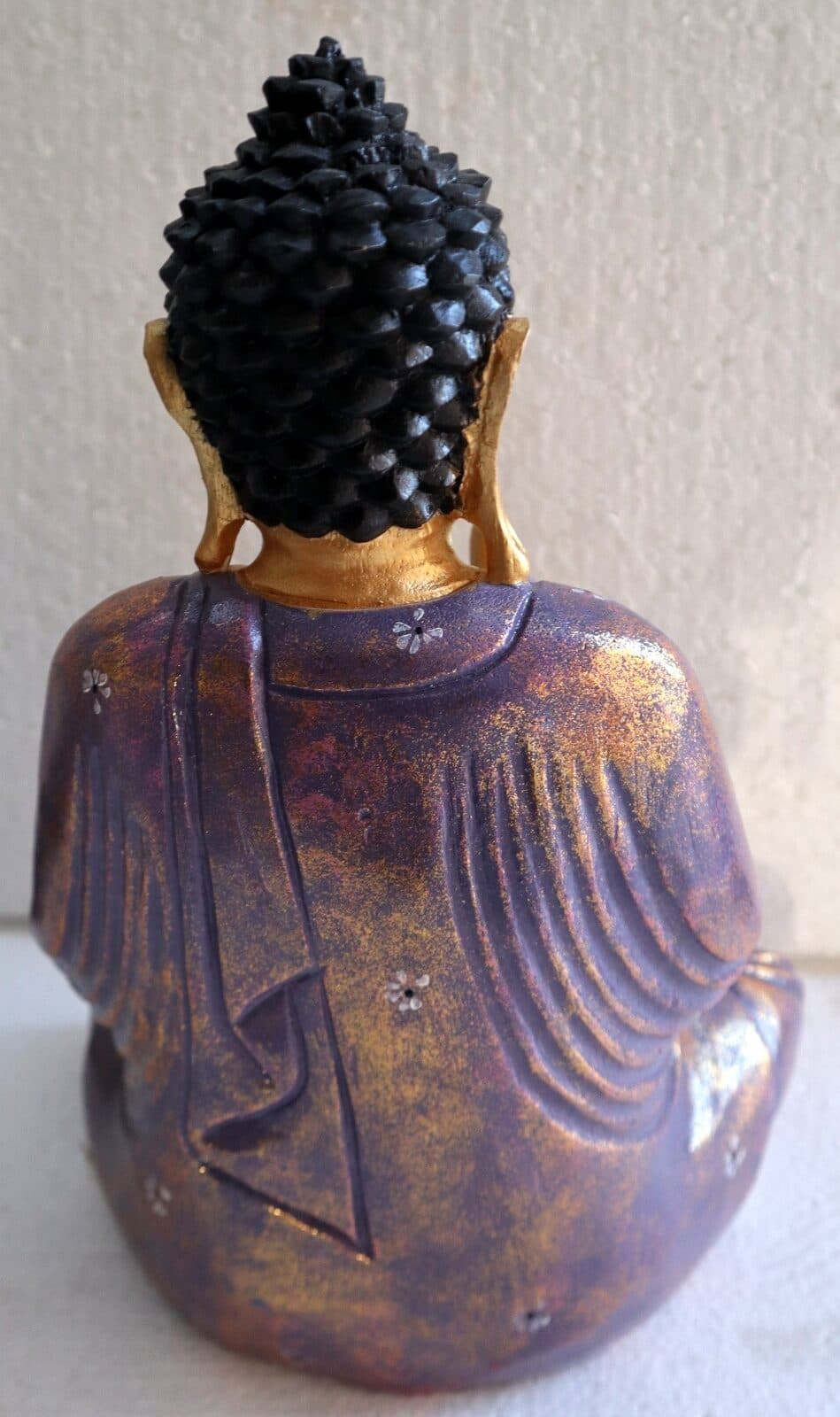 Buddha scultura il legno massello noce indiano o suar  cm 24x12x32h viola  e oro con fiori statua n 2 - 4