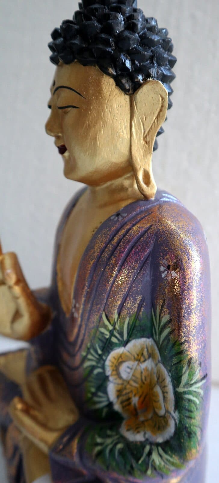 Buddha scultura il legno massello noce indiano o suar  cm 24x12x32h viola  e oro con fiori statua n 2 - 6