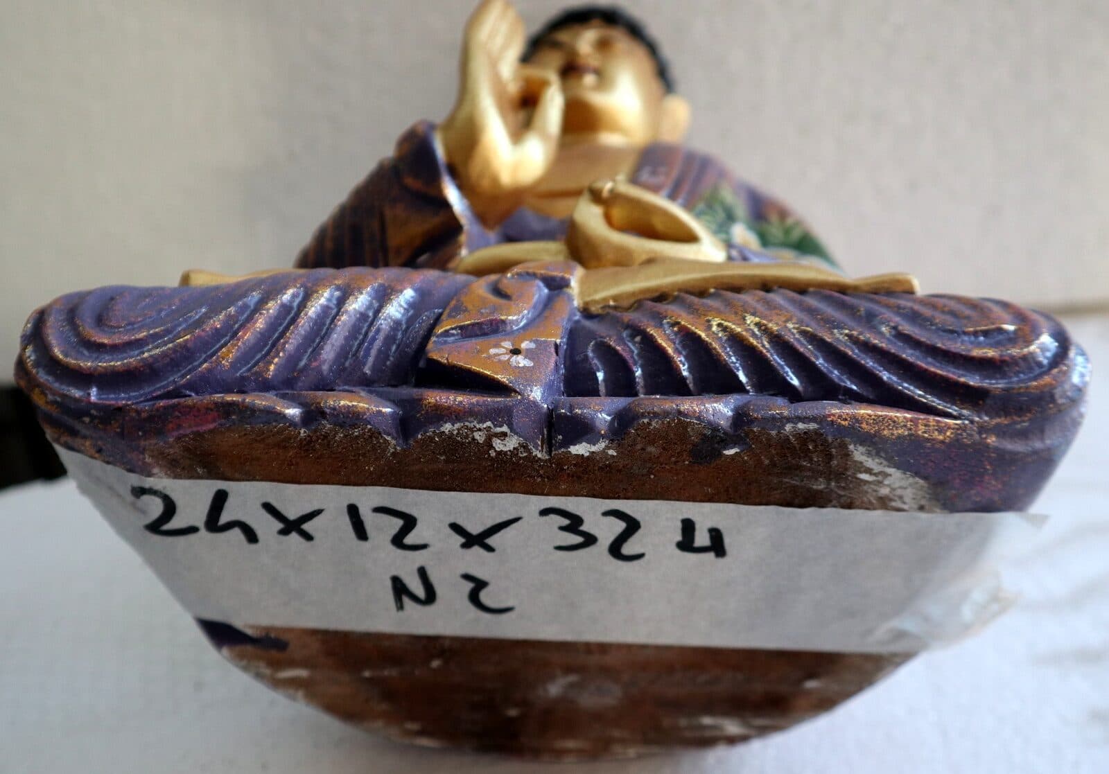 Buddha scultura il legno massello noce indiano o suar  cm 24x12x32h viola  e oro con fiori statua n 2 - 7