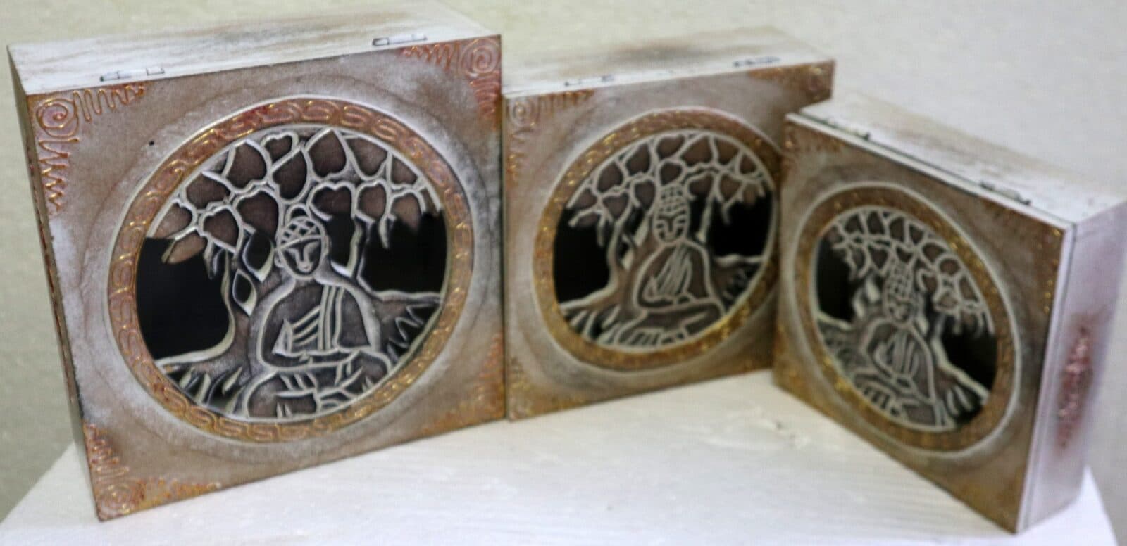 Tris di Portagioie o svuota tasche  in legno mdf traforata con inciso albero della vita e Buddha - 6
