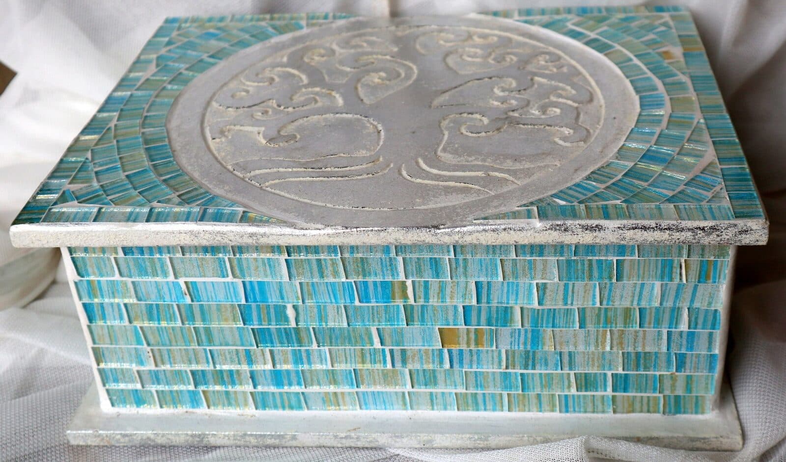Scatola porta gioie in legno rifinata con mosaico di vetro Albero della vita celeste - 2