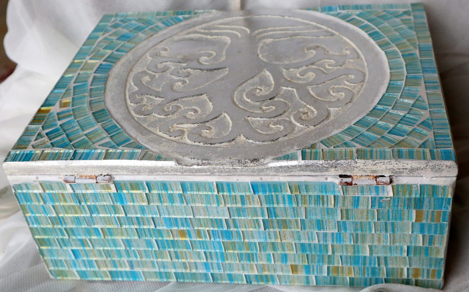 Scatola porta gioie in legno rifinata con mosaico di vetro Albero della vita celeste - 5