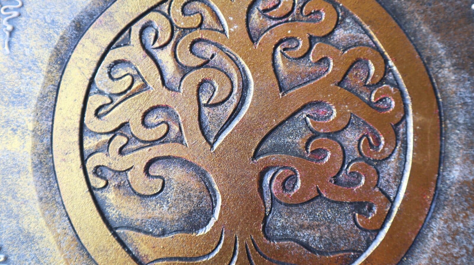 Scatola porta gioie in legno con inciso Albero della vita color oro e bianco - 2