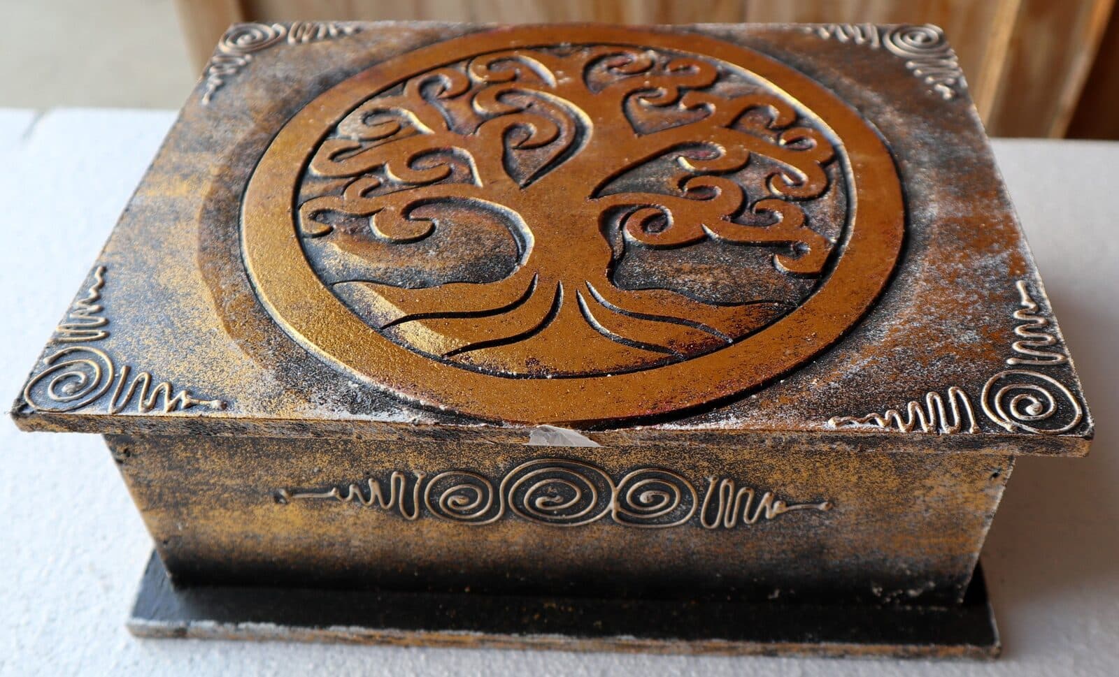 Scatola porta gioie in legno con inciso Albero della vita color oro e bianco - 3