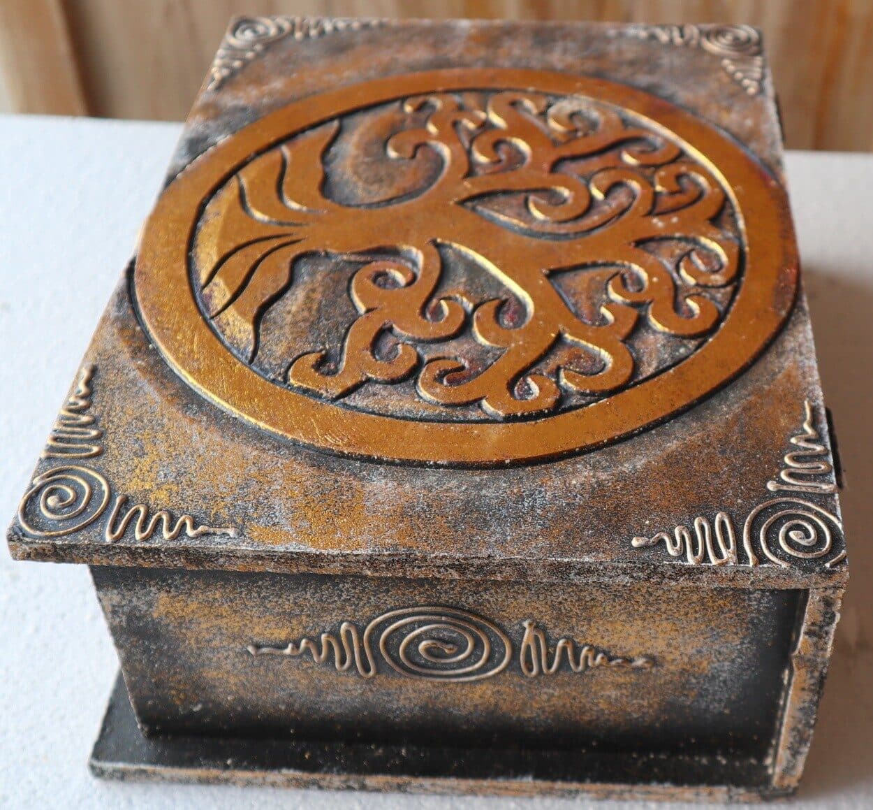Scatola porta gioie in legno con inciso Albero della vita color oro e bianco - 4