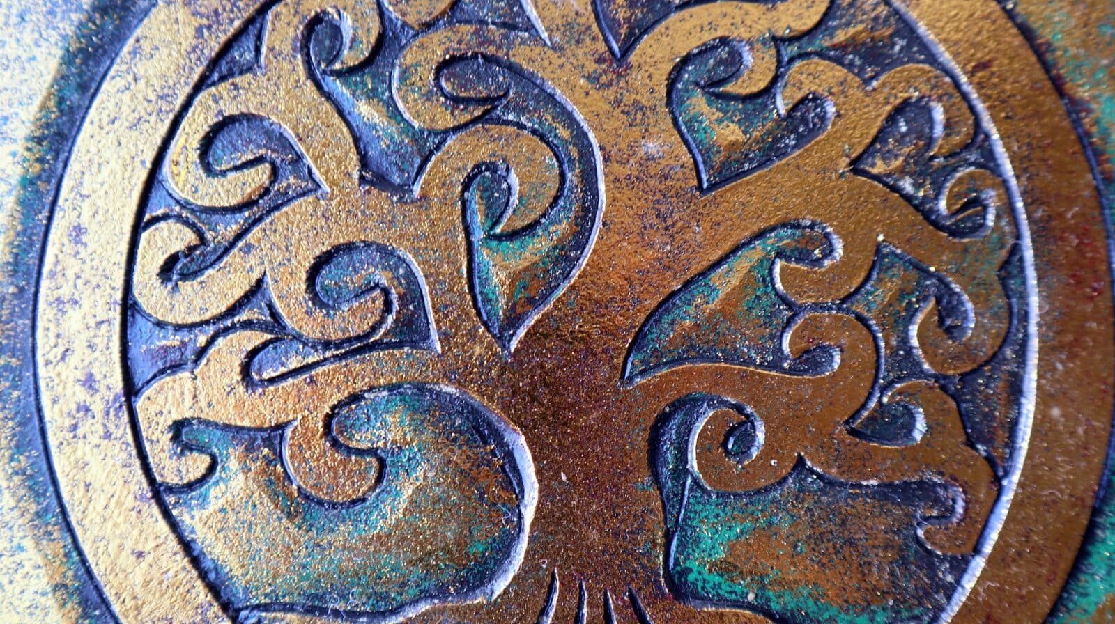 Scatola porta gioie in legno con inciso Albero della vita color oro e verde - 4