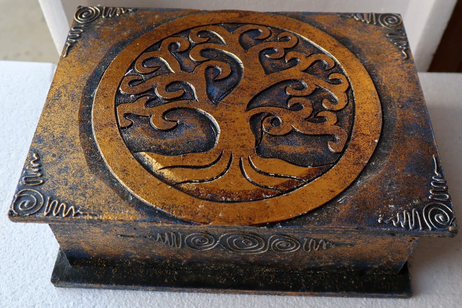 Scatola porta gioie in legno con inciso Albero della vita color oro e blu - 2