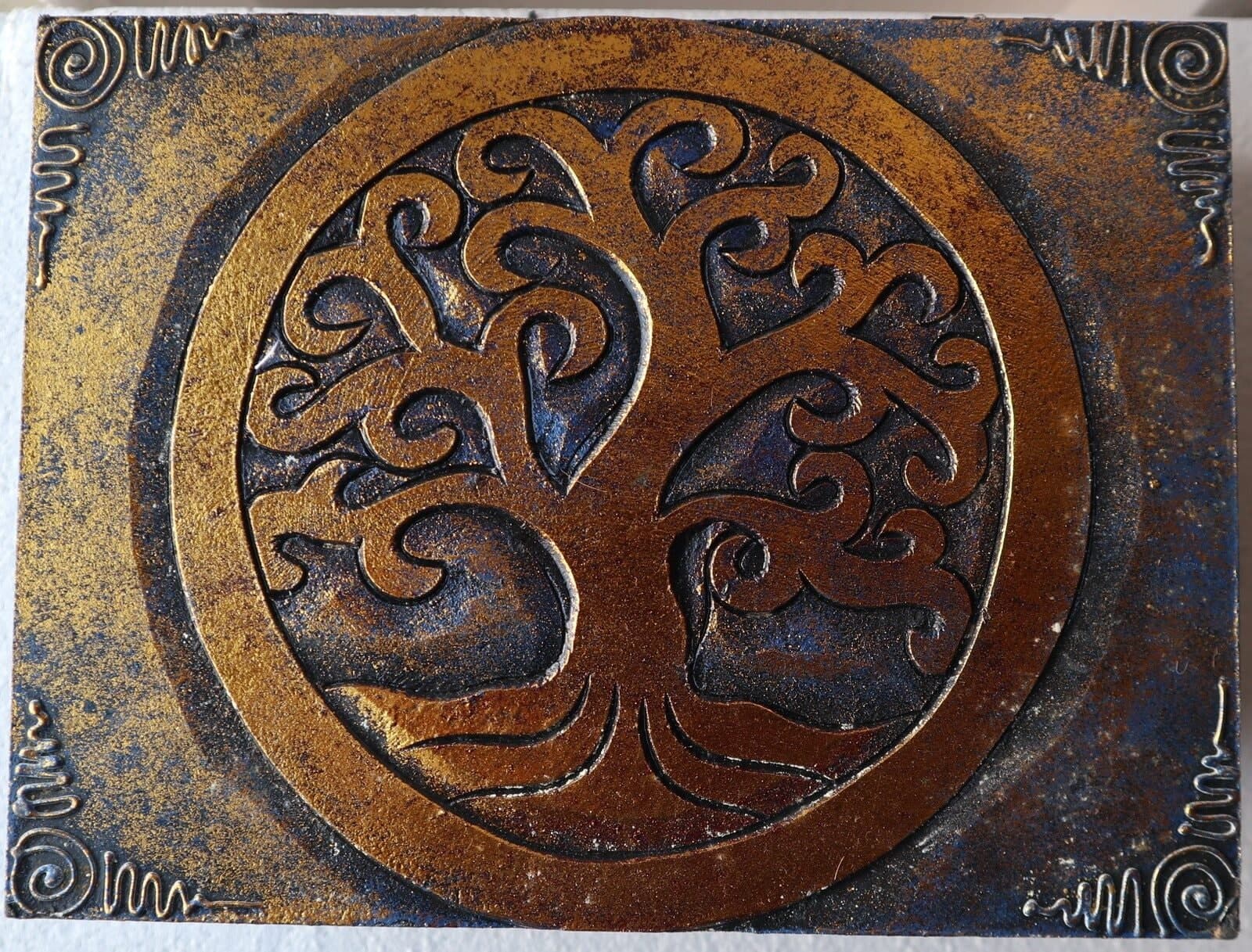 Scatola porta gioie in legno con inciso Albero della vita color oro e blu - 3