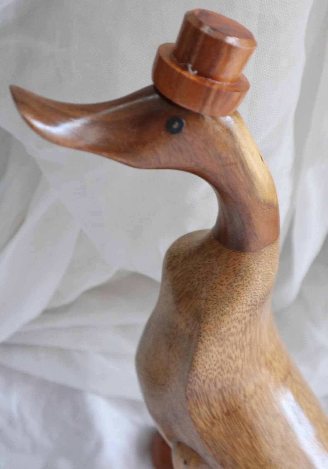 Papera Oca in Legno di Teak e Cocco 35 cm con Cappello e Stivali – Artigianato Indonesiano - 9