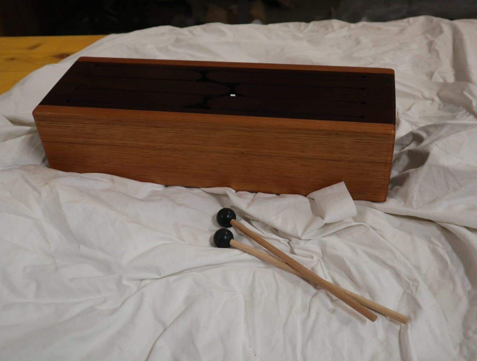 Tongue Drum in Legno Australiano cm 48 × 16 × 12h – Strumento Musicale Artigianale Made in Italy - 7