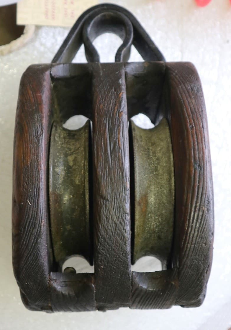 Carrucola in legno e metallo fine ’800 (14 × 16 × 30 cm) — manufatto artigianale toscano - 3