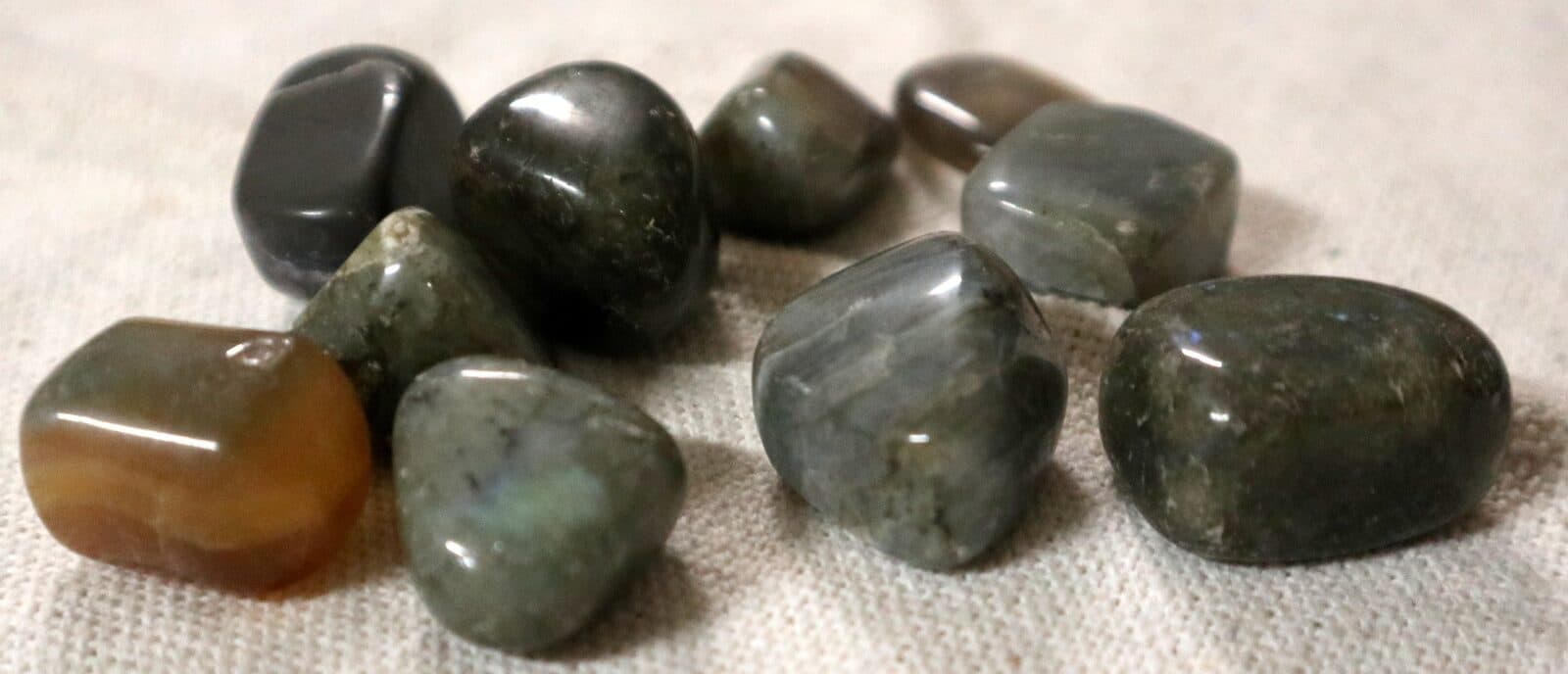 Labradorite Burattata Naturale – Stock 10 Pietre Energetiche 0,5–2 cm | Protezione & Intuizione - 4