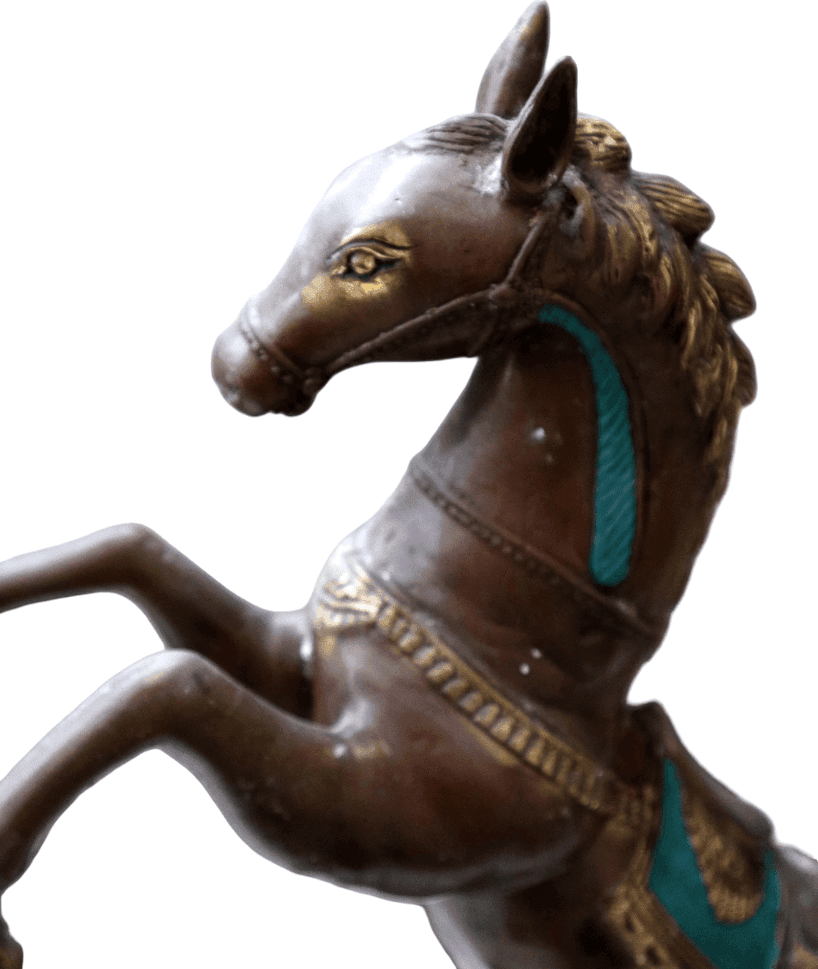 Cavallo Impennato Decorativo in Metallo Brunito – Scultura Artigianale Indonesiana 60 cm - 6