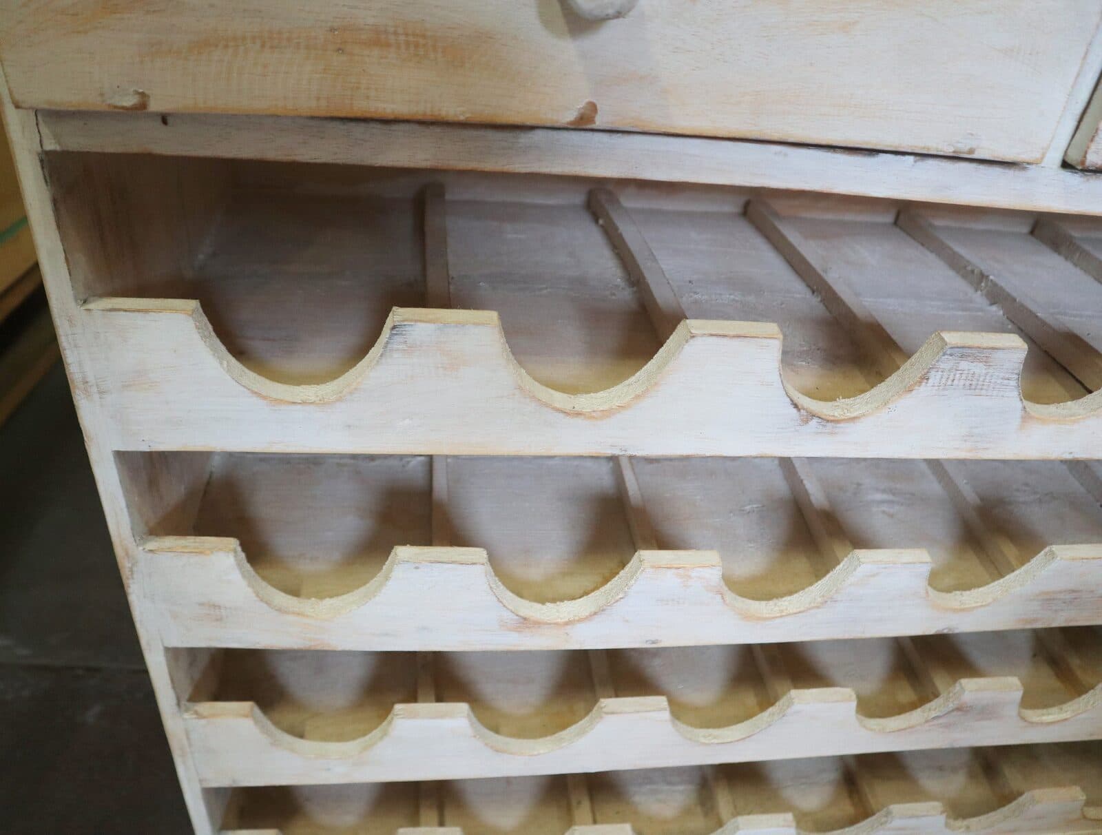 Porta Bottiglie in Legno di Albesia 134x39x125h – Artigianale Indonesia - 7