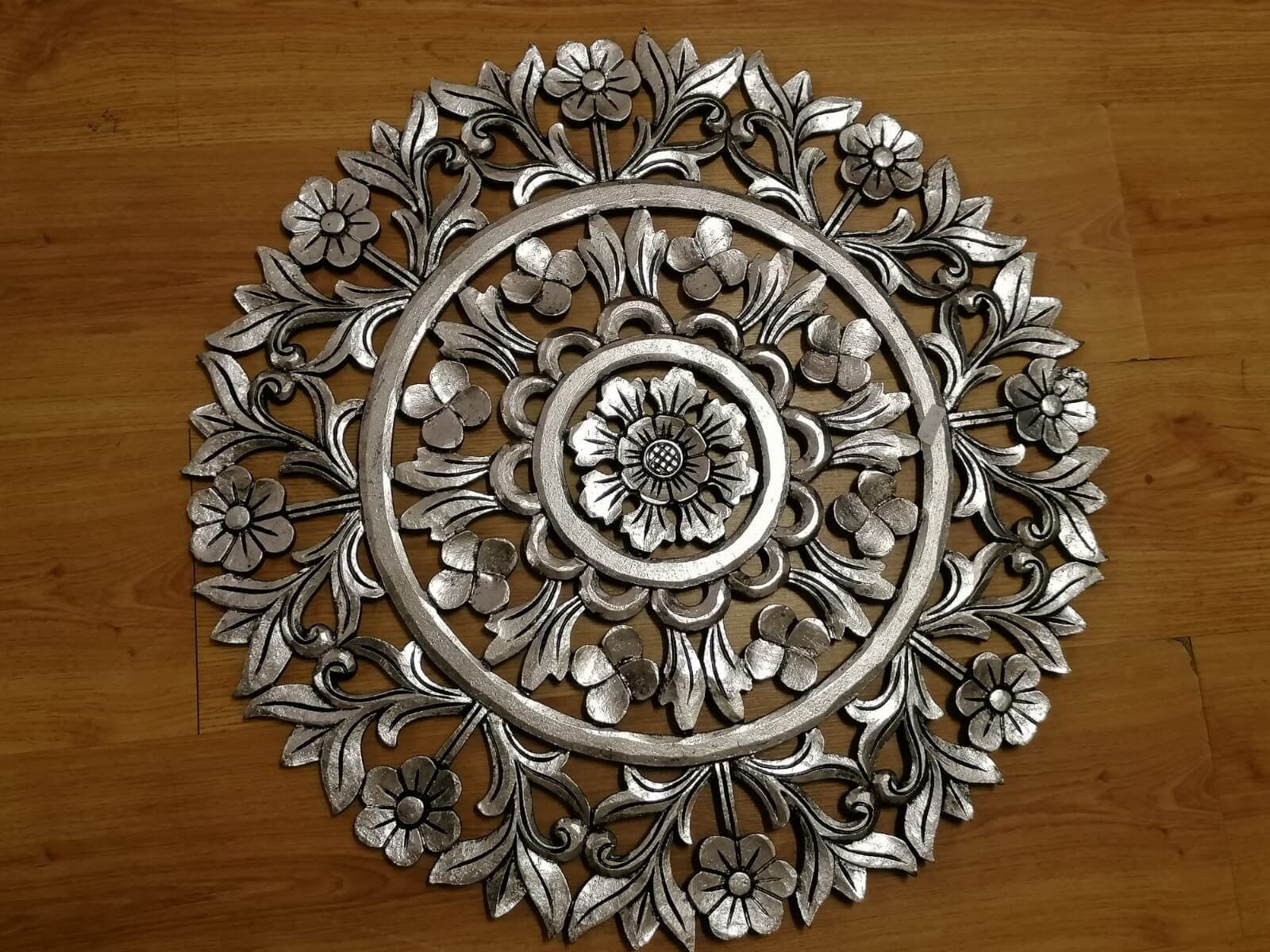 Pannello floreale in legno mdf traforato a mano cm 60x60 argento anticato quadro dipinto silver - 4