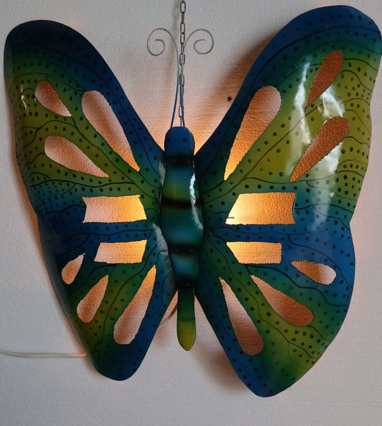 Farfalla decorativa in metallo dipinto sfruttabile come applique blu gialla cm 50 - 2