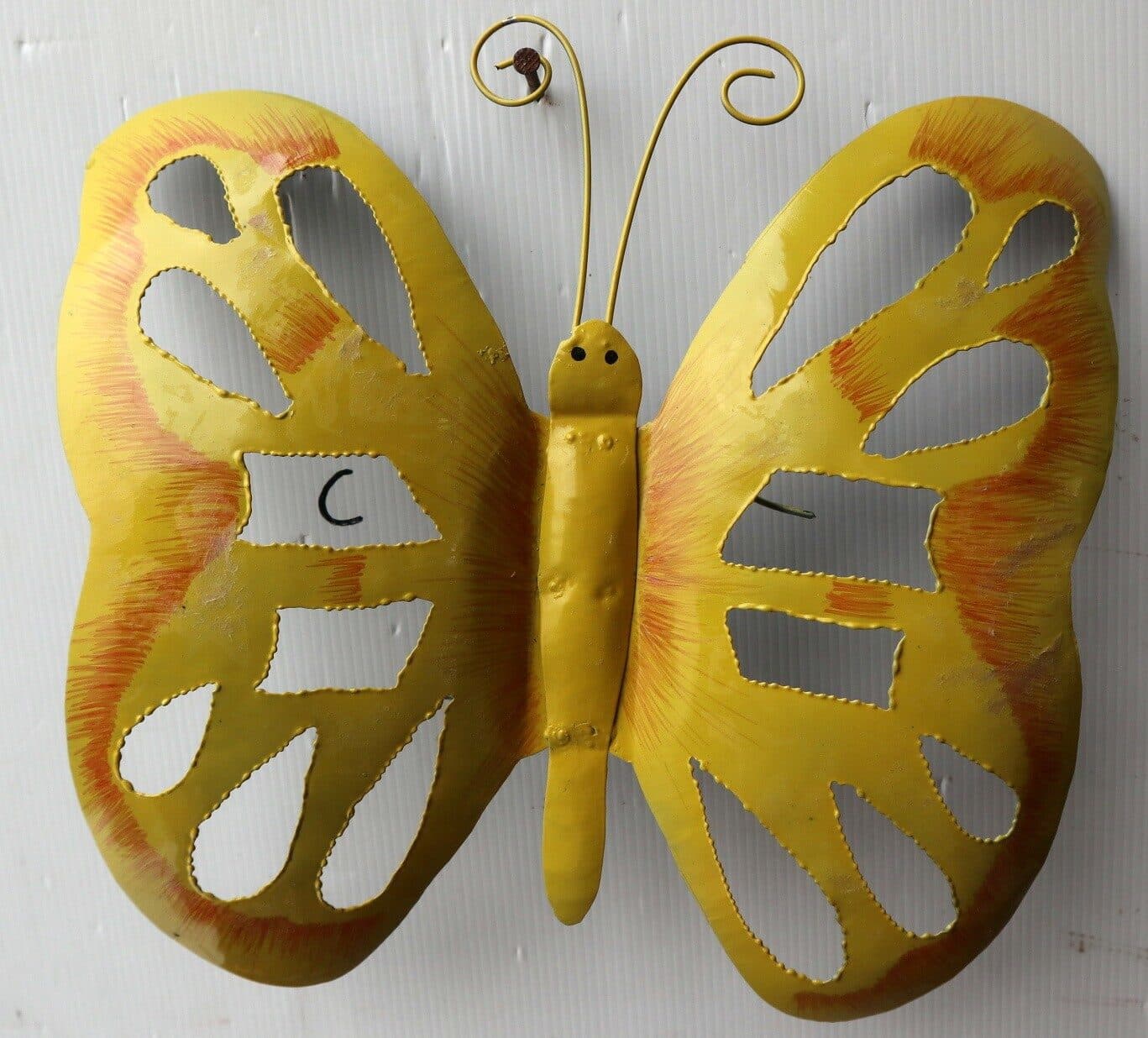 Farfalla decorativa in metallo dipinto sfruttabile come applique gialla cm 30 - 2