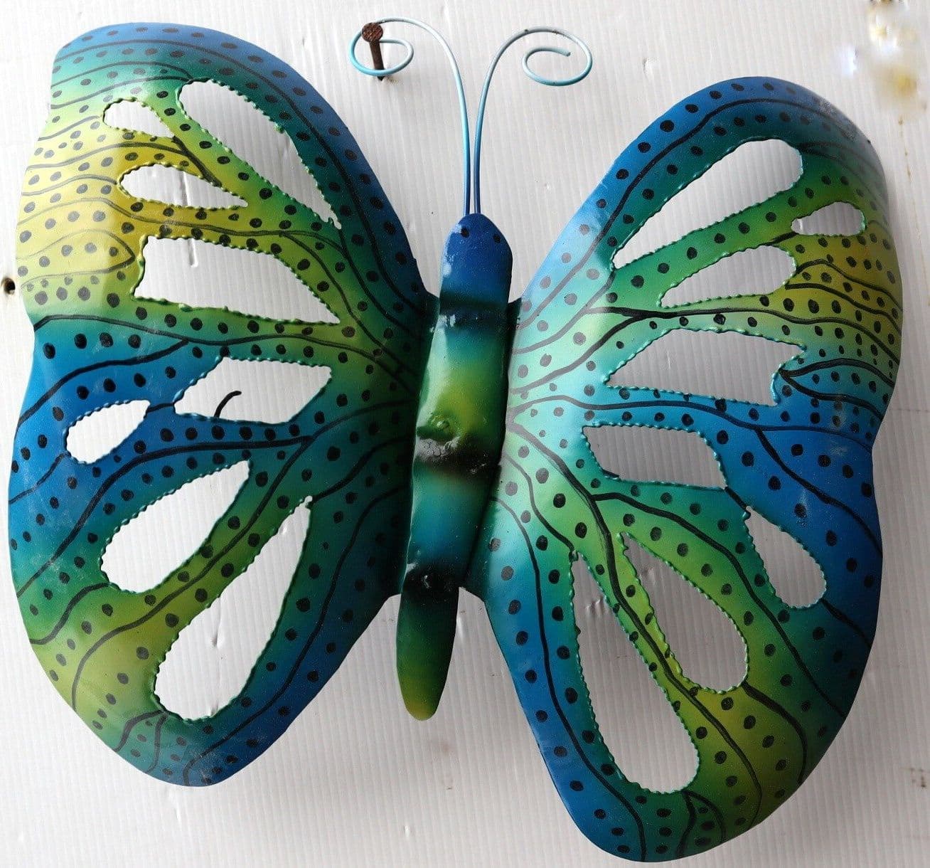 Farfalla decorativa in metallo dipinto sfruttabile come applique blu verde cm 30 - 2