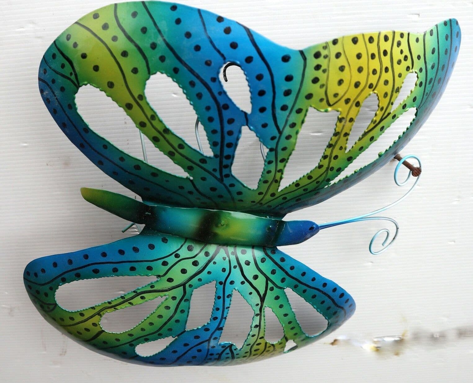 Farfalla decorativa in metallo dipinto sfruttabile come applique blu verde cm 30 - 6