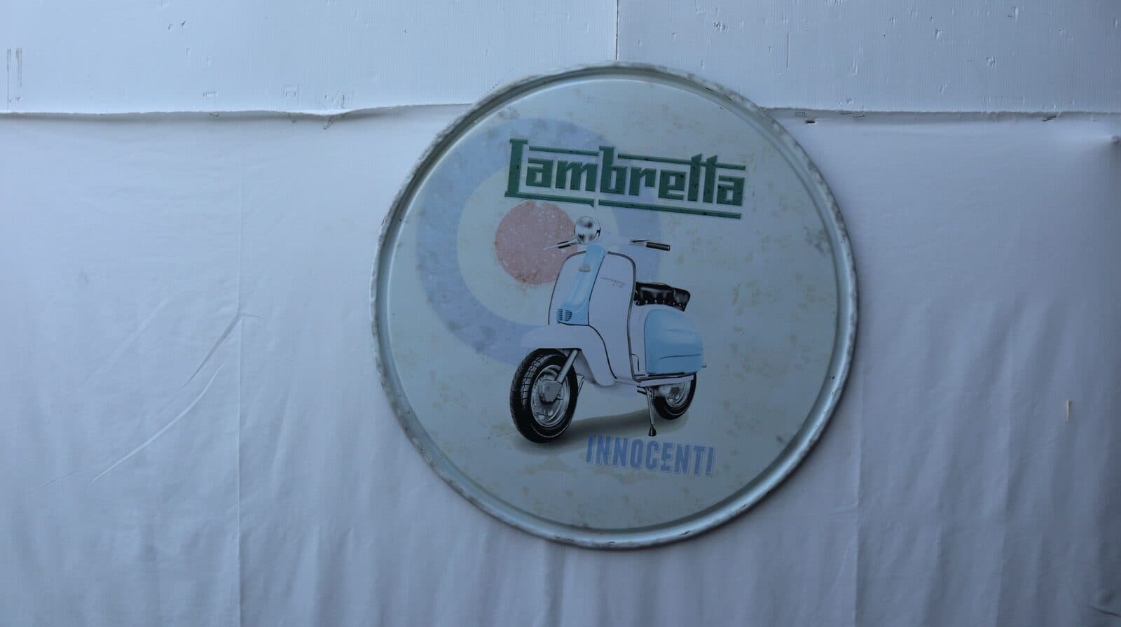 Pannello decorativo  in Metallo rappresentante la mitica Lambretta cm  58 - 2