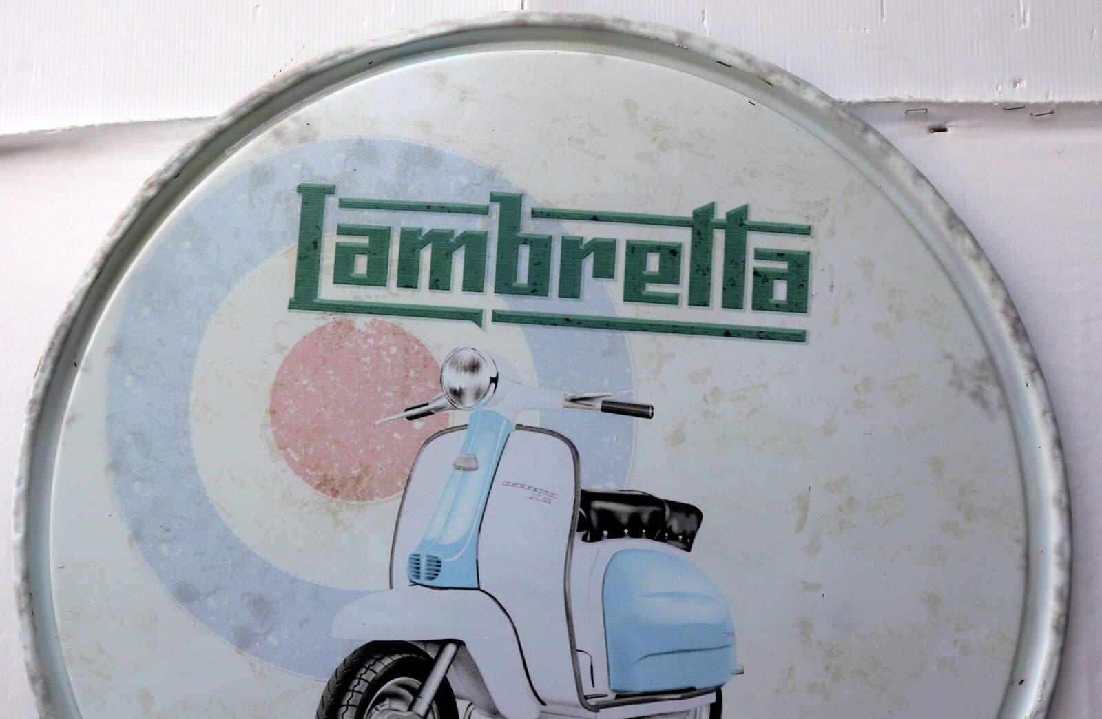 Pannello decorativo  in Metallo rappresentante la mitica Lambretta cm  58 - 3