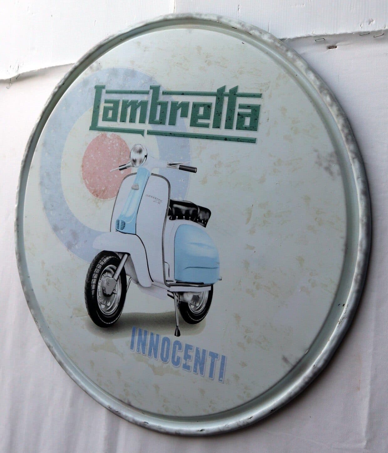 Pannello decorativo  in Metallo rappresentante la mitica Lambretta cm  58 - 7