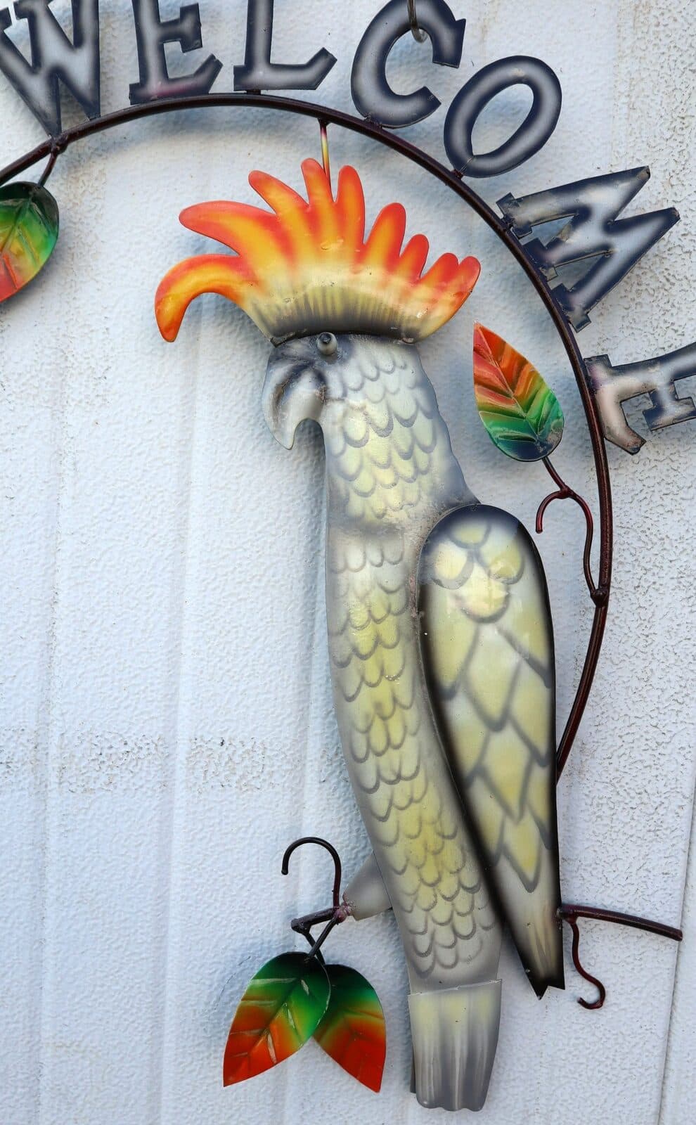 Pannello  welcome con un pappagallo Calopsitta  in metallo creata e colorata mano cm 54x45 dipinte realizzate artigianalmente - 2