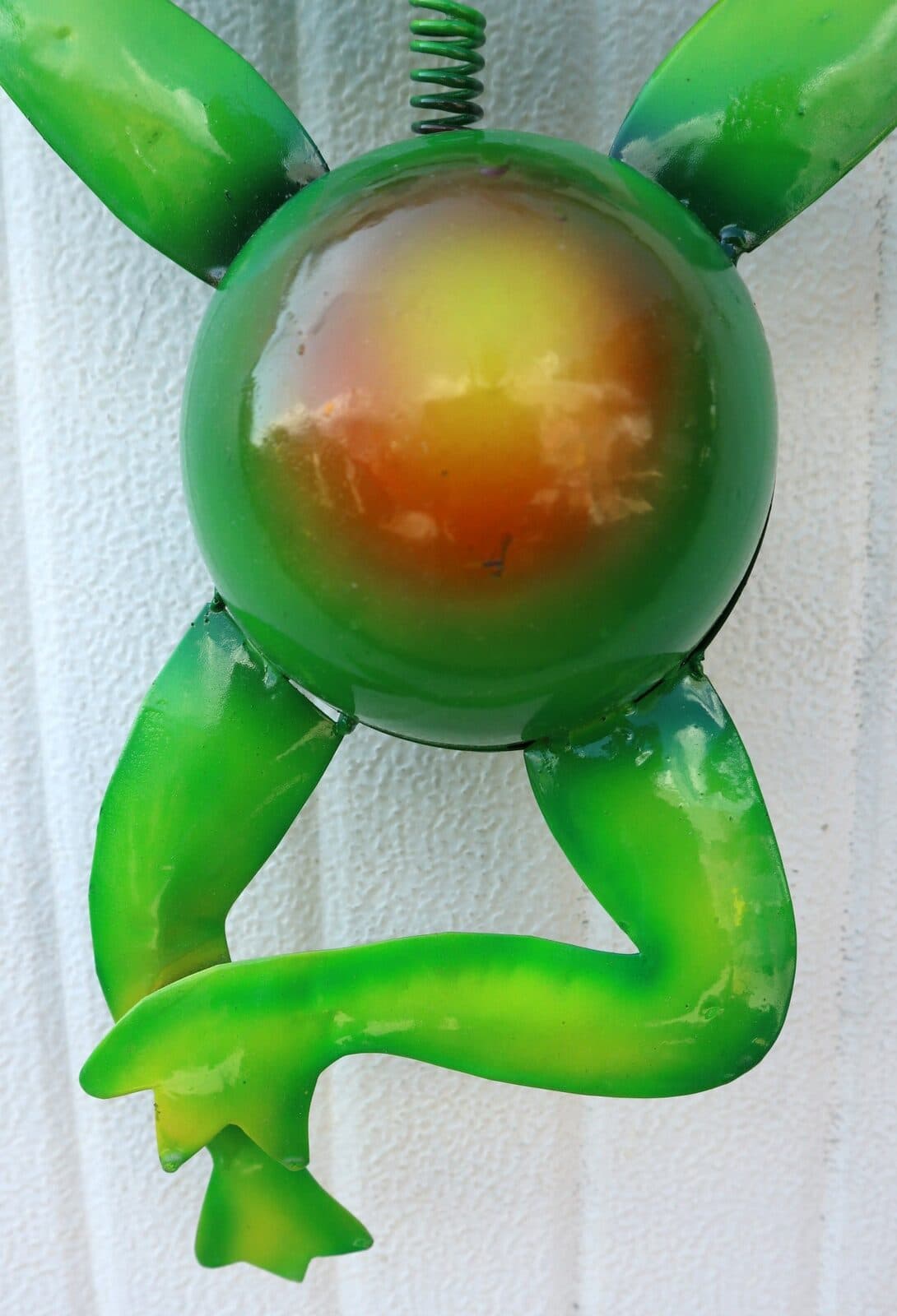 Pannello  welcome con una rana in metallo creata e colorata mano cm 60x25 dipinte realizzate artigianalmente - 4