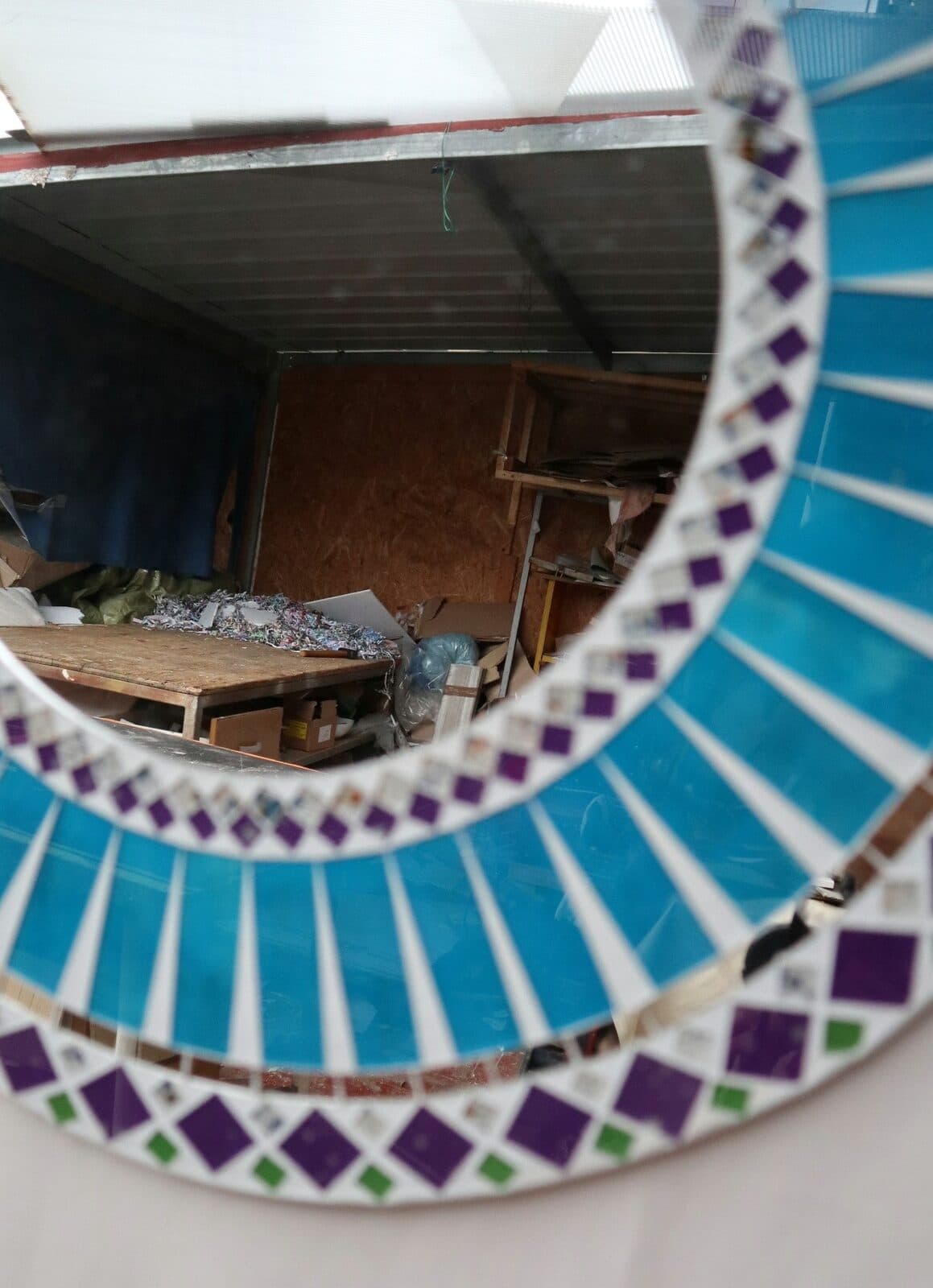 Specchio  in legno e mosaico di vetro  cm 50  celeste e bianco e viola - 6