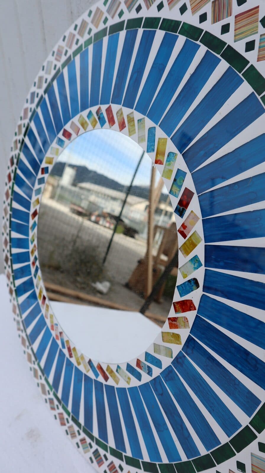 Specchio  in legno e mosaico di vetro  cm 50  celeste e bianco e blu - 6
