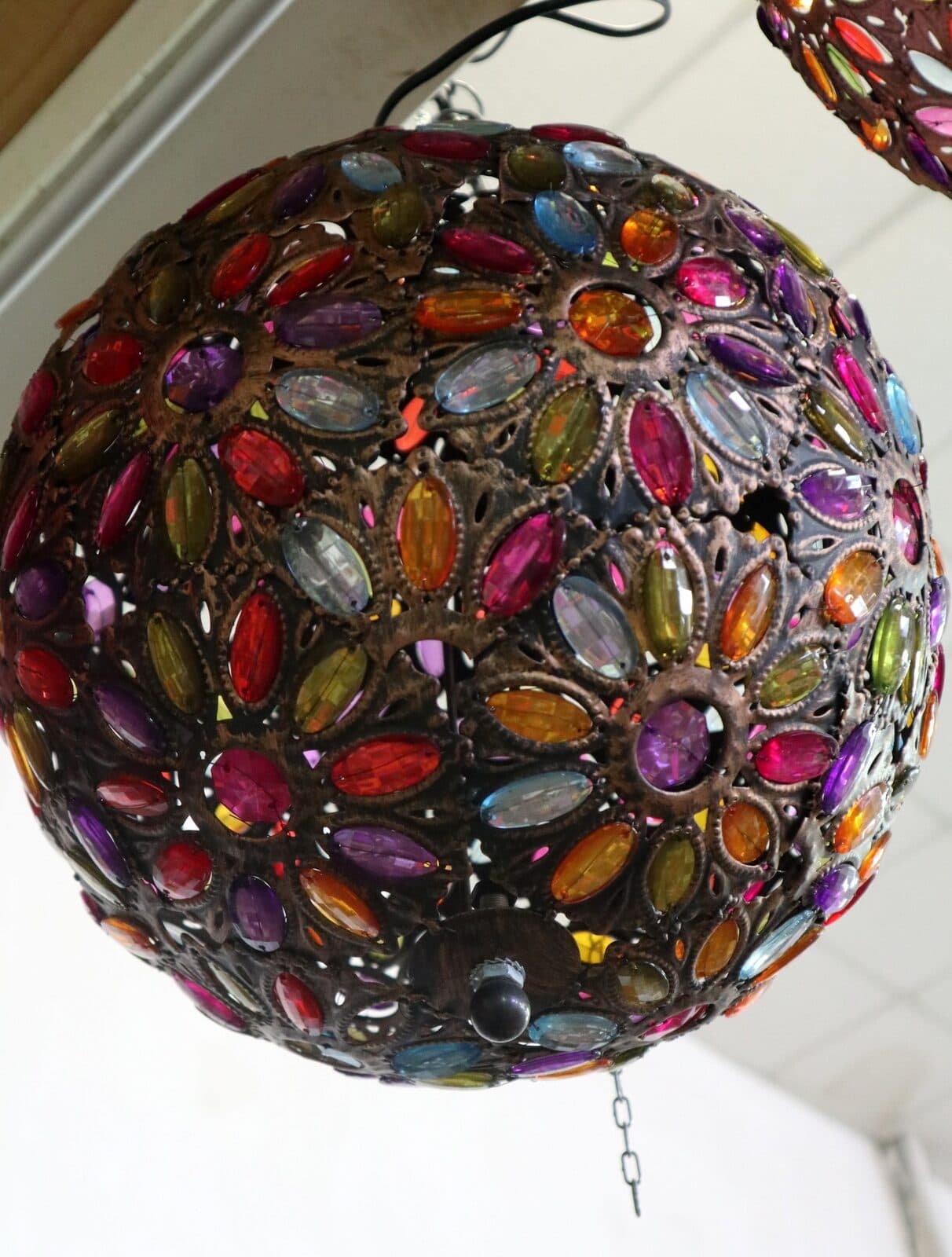 🌈 Lampadario Sfera 40 cm Multicolor in Resina – Design Trendy | NOVITA’ HOME Firenze - 4