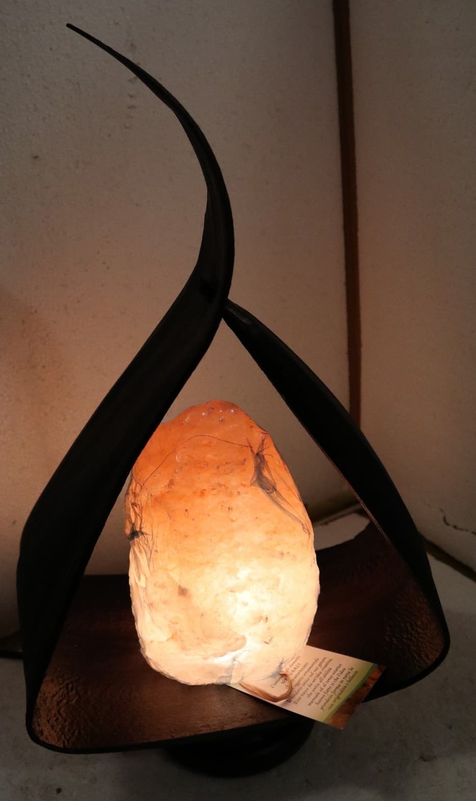 Lampada di sale irripetibile creata in con foglia di cocco a "Goccia" nera - 3
