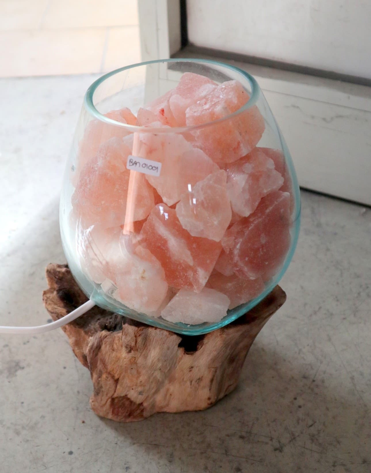 Lampada di Sale Rosa Himalayano in Vetro Soffiato su Radice – UNICA© Voganto | Design Naturale - 7