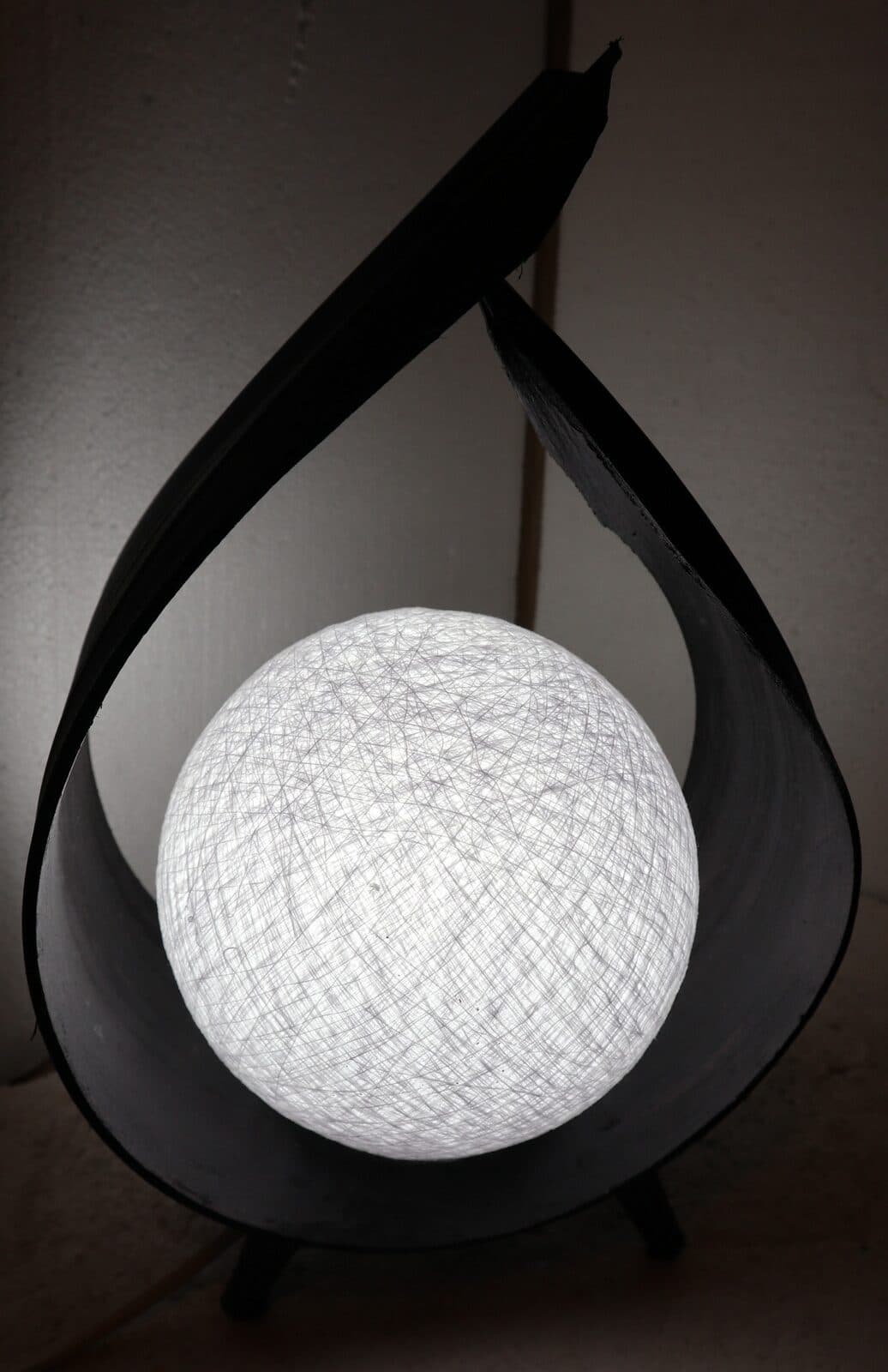 Lampada abatjour in foglia di cocco chiusa nera palla di cotone a sfera bianca cm 25x13x32h - 2