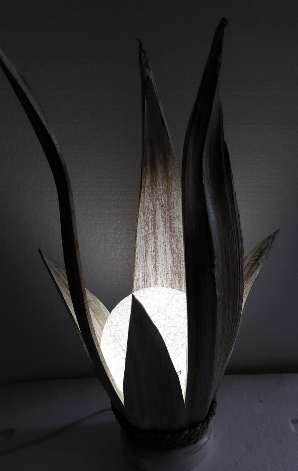 Lampada abatjour in cocco con sfera di cotone bianca cm 25x25x50h - 2