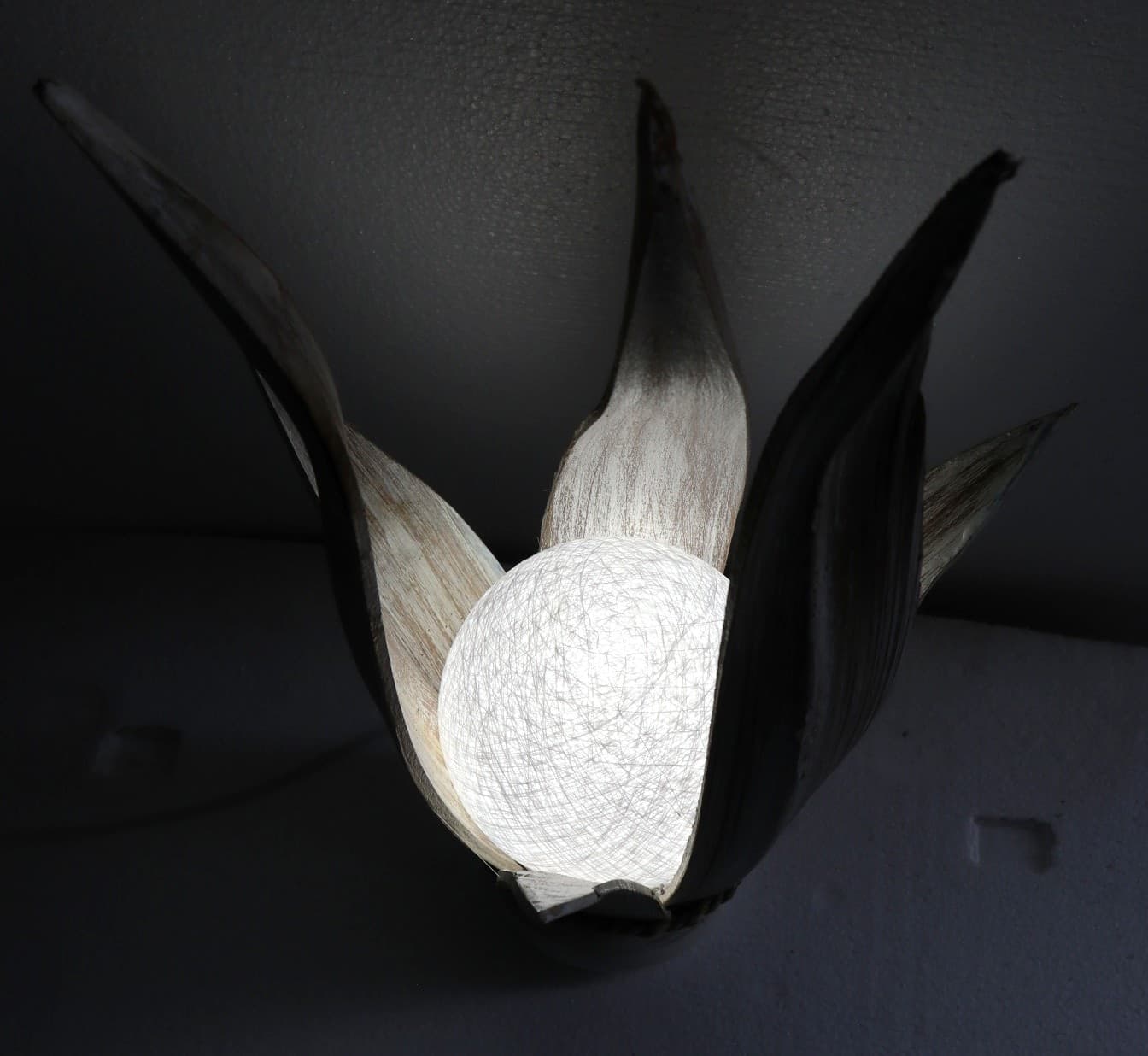 Lampada abatjour in cocco con sfera di cotone bianca cm 25x25x50h - 3