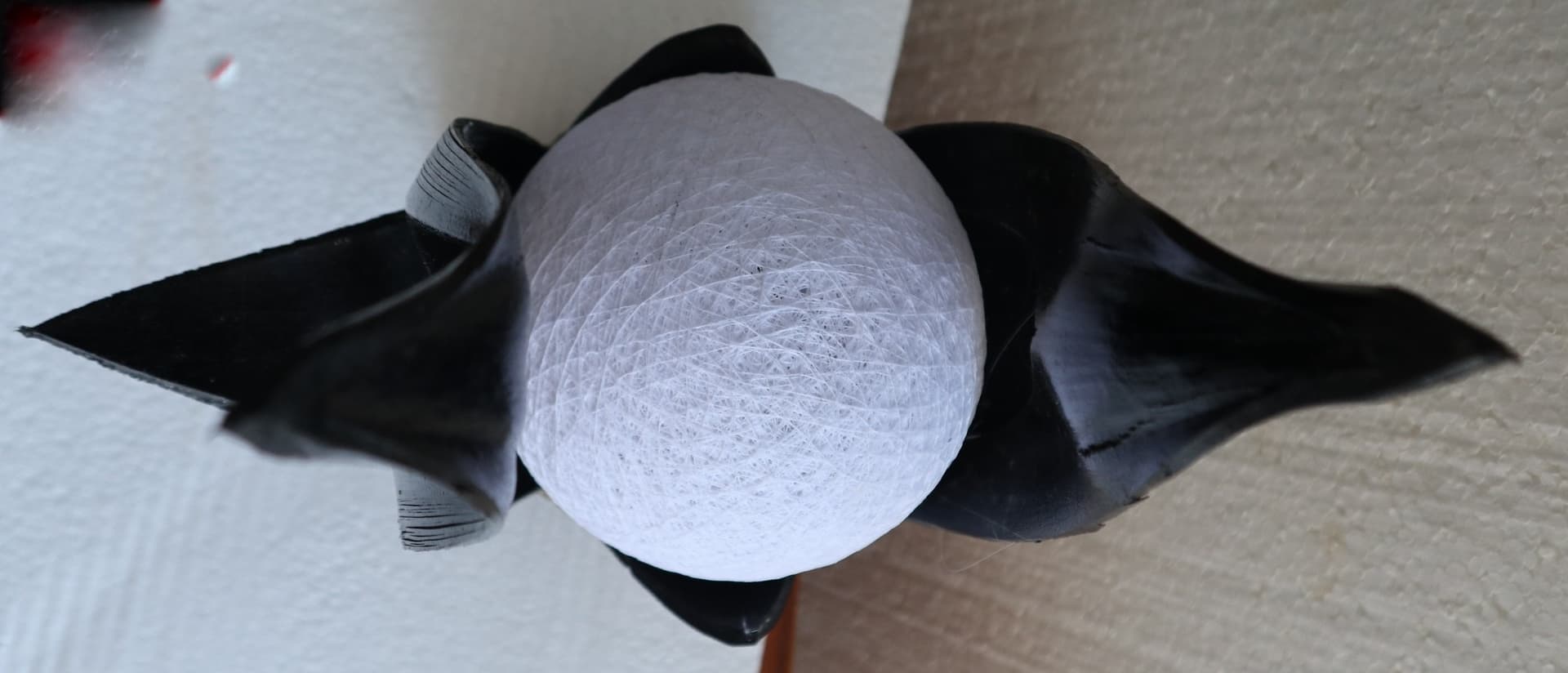 Lampada abatjour in cocco di color nero con sfera di cotone bianca cm 10x18x40h - 7