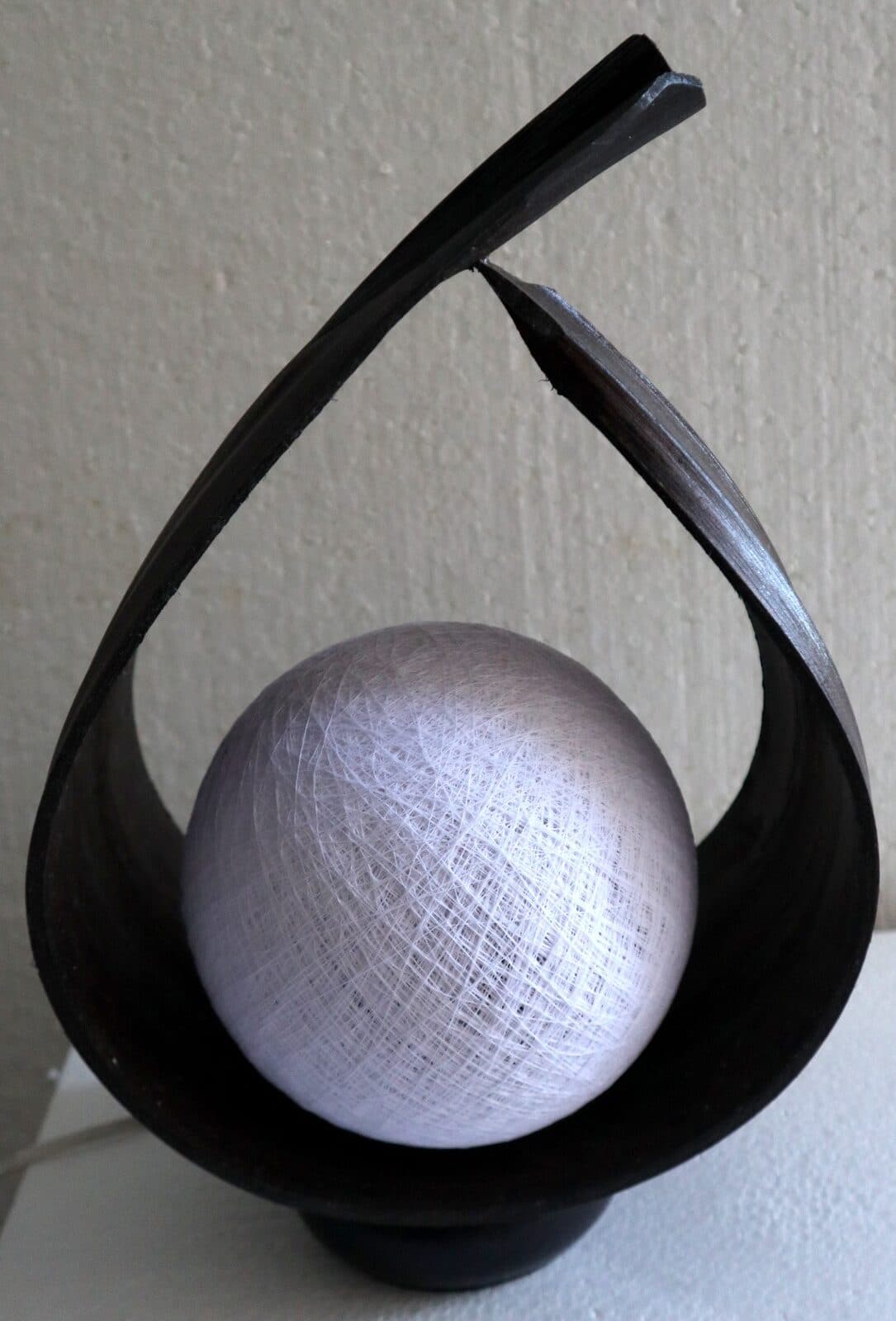 Lampada abatjour in foglia di cocco chiusa marrone  naturale palla di cotone a sfera bianca con base cm 25x13x32h - 3